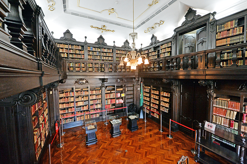 Senado Library