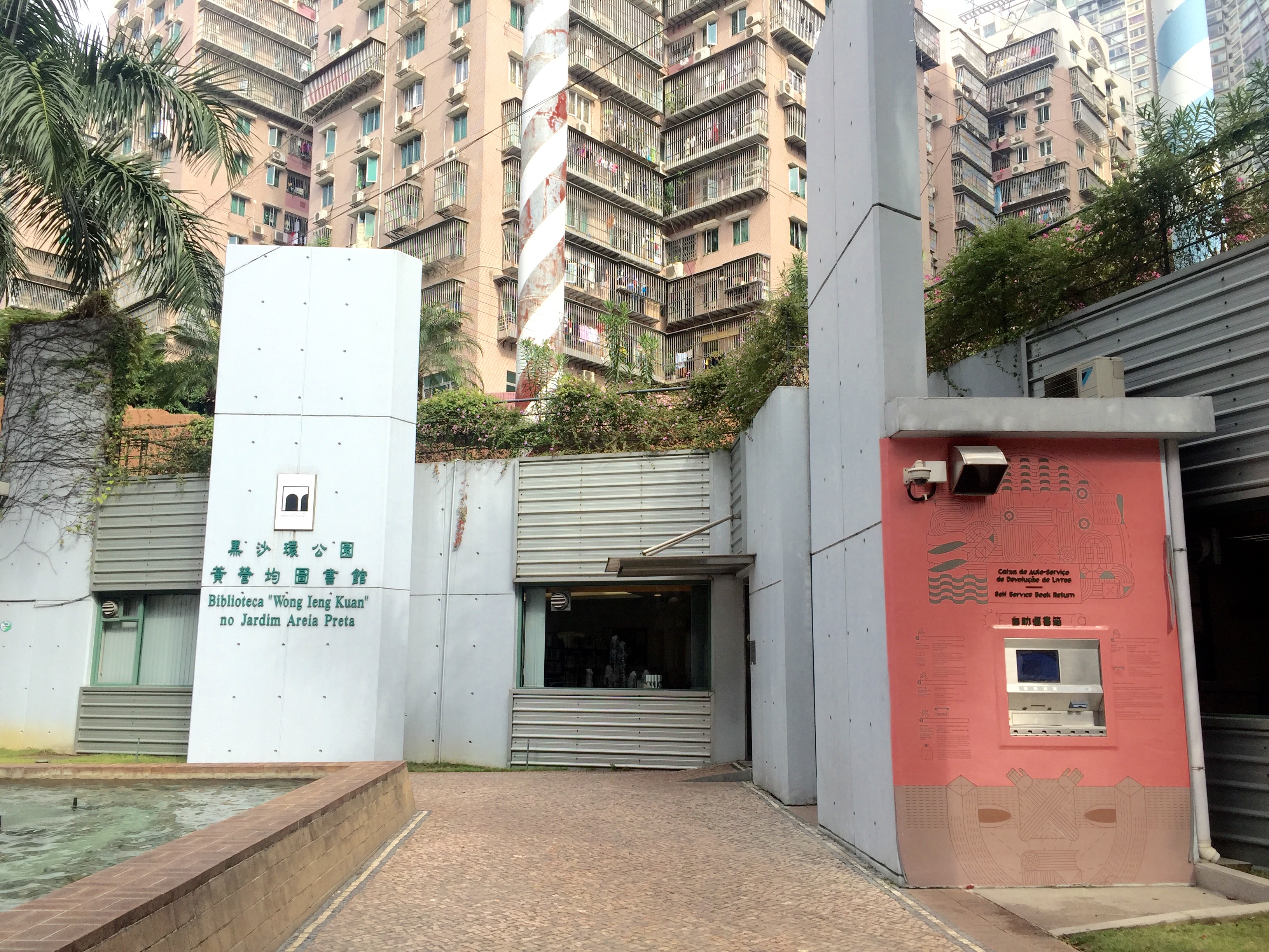 Wong Ieng Kuan Library in Areia Preta Urban Park