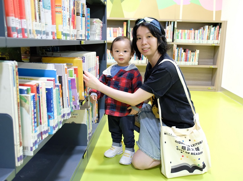 Mel Cheong thinks that shared reading is instrumental to helping children explore new things.