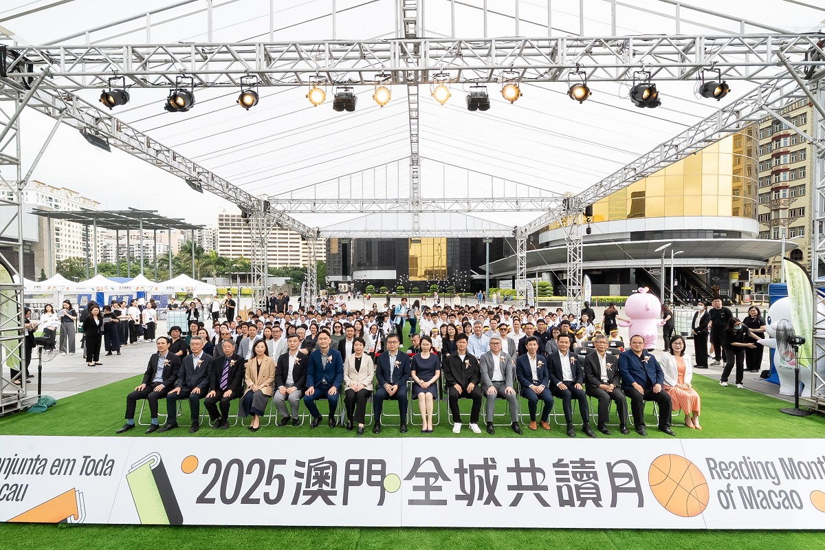嘉賓及學生見證“共讀月”啟動
