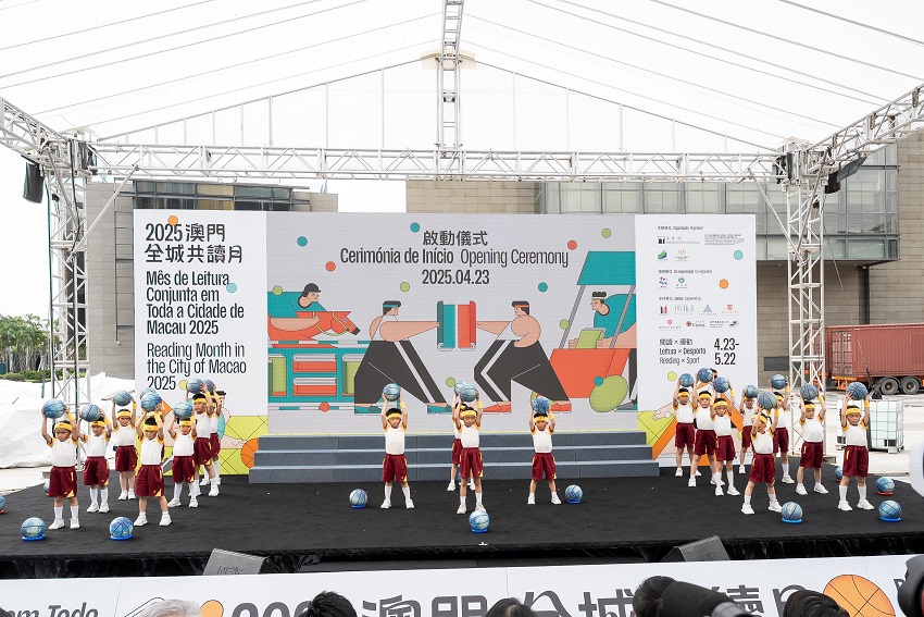 充滿活力的體育表演為“共讀月”拉開序幕