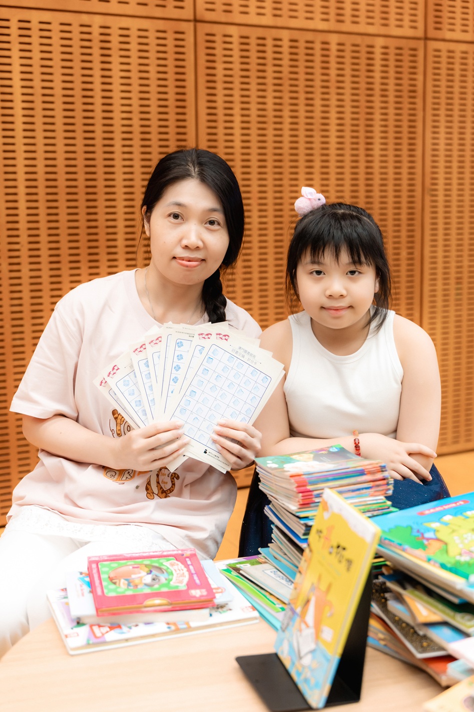 謝小姐是連續第三年帶領女兒參加“好書交換”，她與女兒通過活動將舊書分享給其他讀者，並換取適合女兒學習階段的親子共讀書籍。她認為活動兼具環保與教育意義，有助培養女兒閱讀習慣。