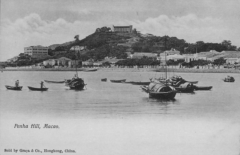 約1900年的南灣和主教山 該圖片由澳門特別行政區政府文化局澳門檔案館提供