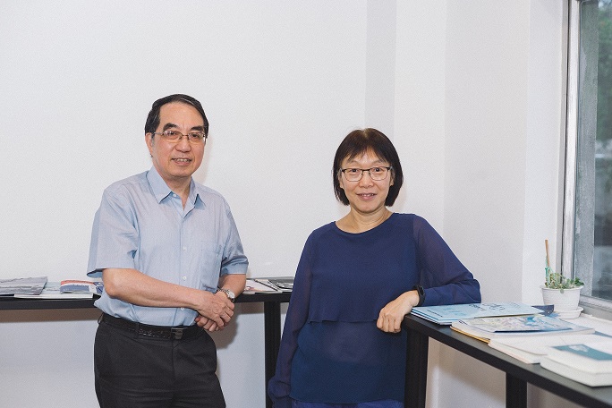 	A Presidente da Associação de Gestão de Recursos Humanos de Macau, Wendy Vong (à direita) e o diretor-geral, Paul Lam (à esquerda)