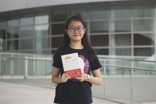 Peony Sa, the lead reader of “4•23 Reading in the City” 2022, believes that the charm of reading lies in the experience of life through words.