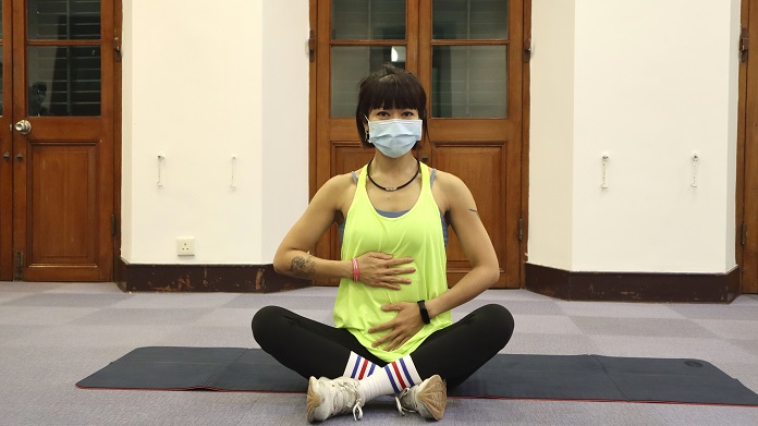 澳門女性健美運動員彭紫敏於何東圖書館内舉辦“骨盆底肌強化好處多”健康生活工作坊。